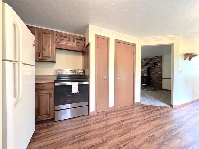 107 Douglas Pike, Uxbridge, MA 01569