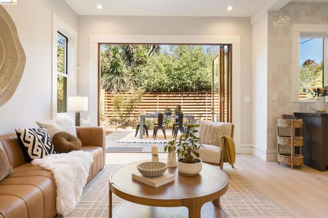 2619 Mathews St, Berkeley, CA 94702