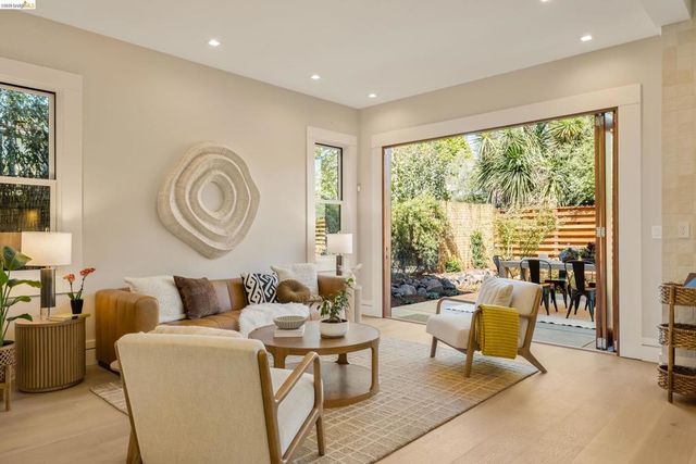 2619 Mathews St, Berkeley, CA 94702
