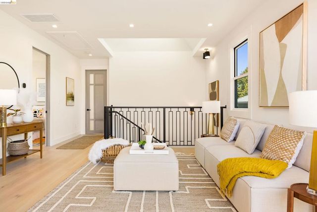 2619 Mathews St, Berkeley, CA 94702