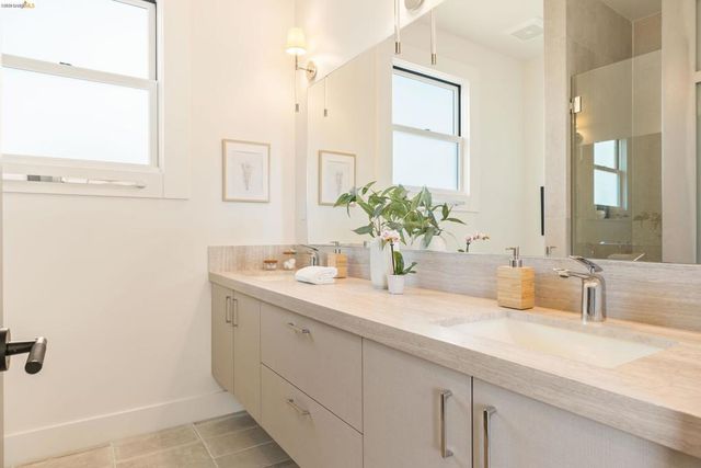 2619 Mathews St, Berkeley, CA 94702