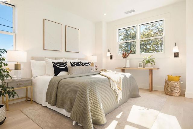 2619 Mathews St, Berkeley, CA 94702