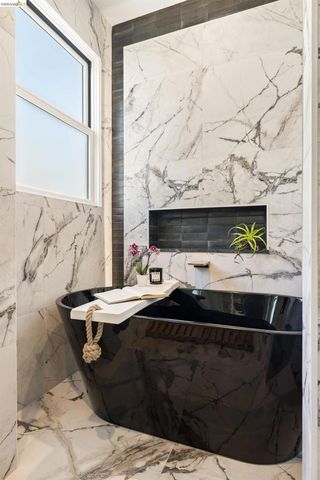 2619 Mathews St, Berkeley, CA 94702