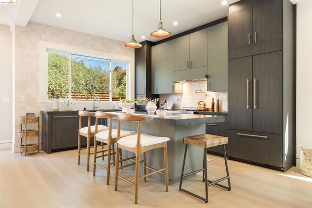 2619 Mathews St, Berkeley, CA 94702
