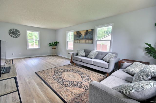 8120 Manor Drive, Fort Wayne, IN 46825