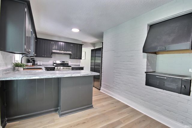 8120 Manor Drive, Fort Wayne, IN 46825