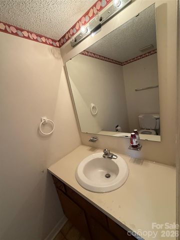 6805 Cabot Circle, Charlotte, NC 28226