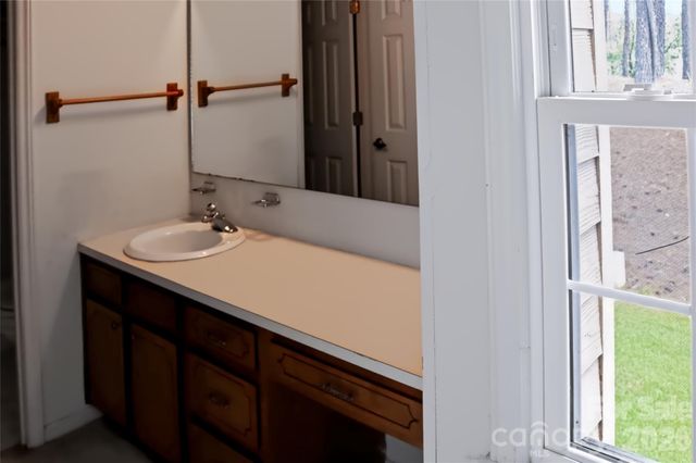 6805 Cabot Circle, Charlotte, NC 28226