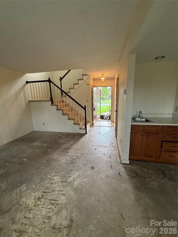 6805 Cabot Circle, Charlotte, NC 28226