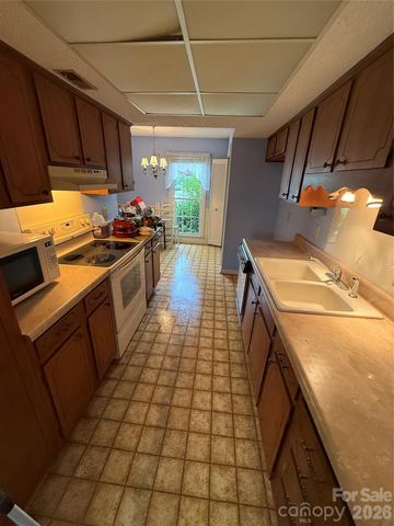 6805 Cabot Circle, Charlotte, NC 28226