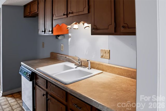 6805 Cabot Circle, Charlotte, NC 28226