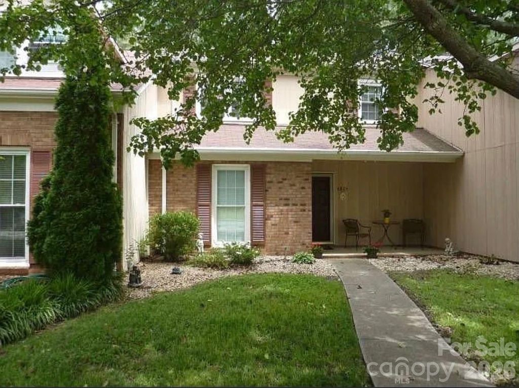 6805 Cabot Circle, Charlotte, NC 28226