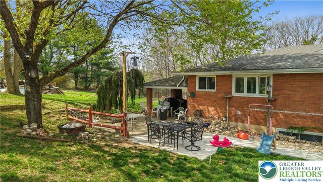 1042 Neffs Laurys Road, North Whitehall Twp, PA 18059