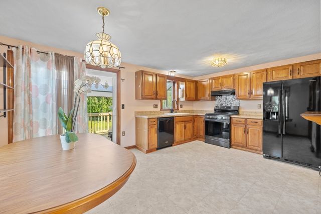 129 Forest St, Franklin, MA 02038