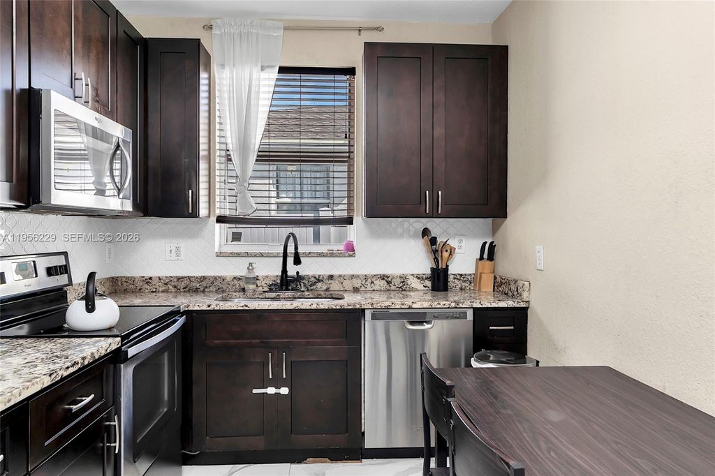 Image 10 of property listing at 790 NW 16th Pl, Pompano Beach, FL 33060