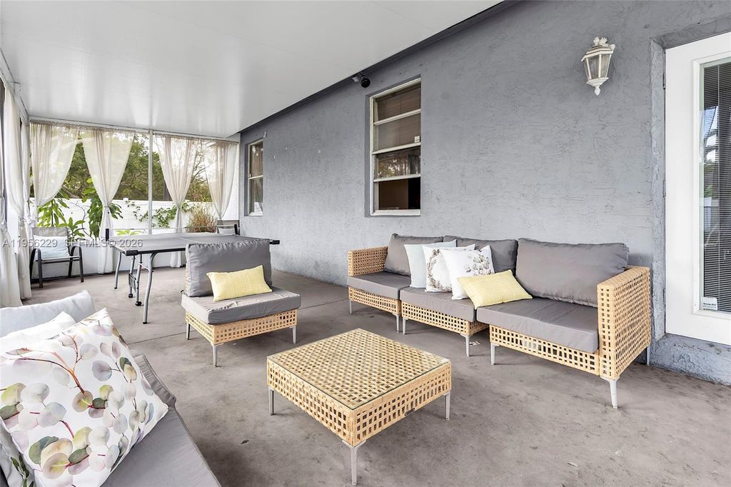 Image 26 of property listing at 790 NW 16th Pl, Pompano Beach, FL 33060