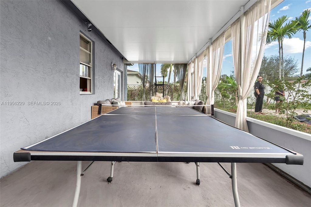 Image 27 of property listing at 790 NW 16th Pl, Pompano Beach, FL 33060