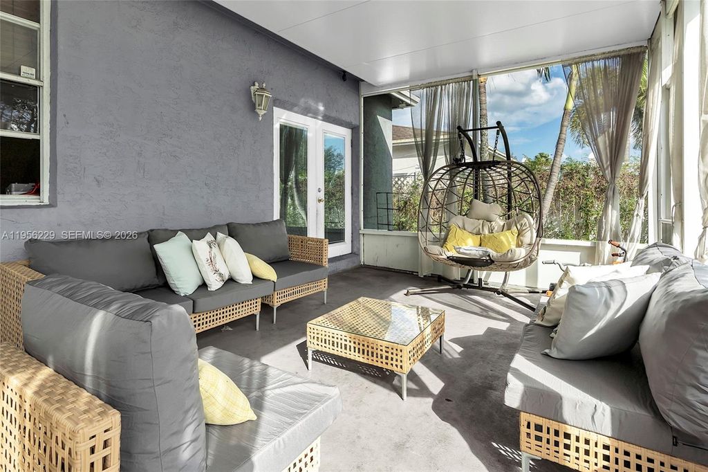 Image 28 of property listing at 790 NW 16th Pl, Pompano Beach, FL 33060