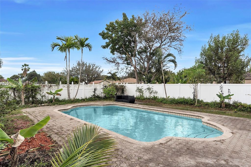 Image 31 of property listing at 790 NW 16th Pl, Pompano Beach, FL 33060