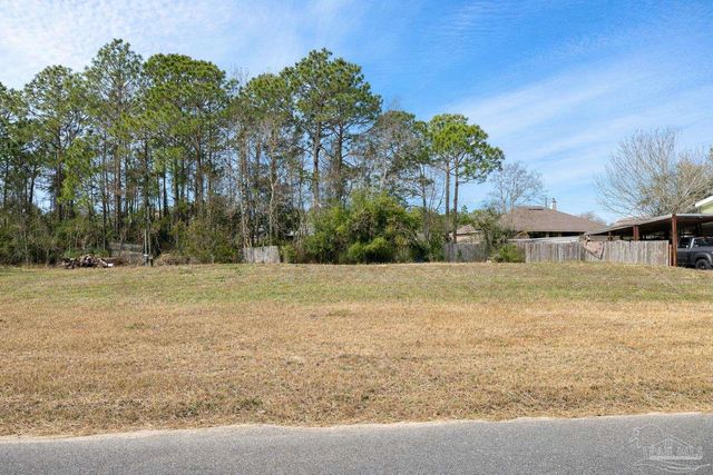 1915 Constitution Dr, Navarre, FL 32566