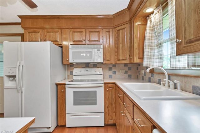 201 Oakwoods Lane, Wilkesboro, NC 28697