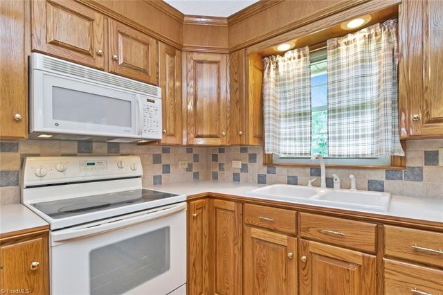 201 Oakwoods Lane, Wilkesboro, NC 28697