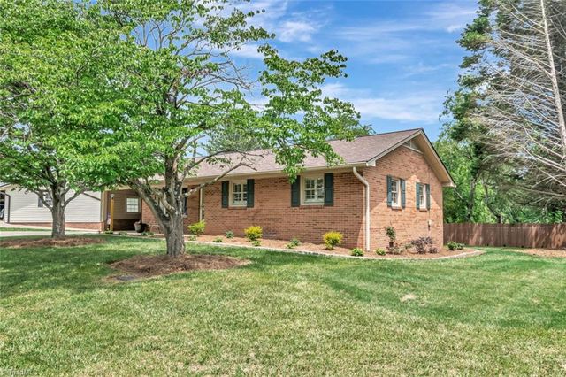 201 Oakwoods Lane, Wilkesboro, NC 28697