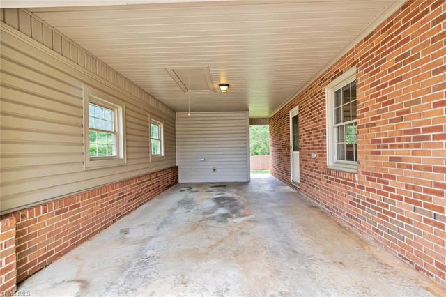 201 Oakwoods Lane, Wilkesboro, NC 28697