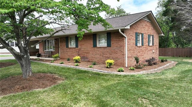 201 Oakwoods Lane, Wilkesboro, NC 28697