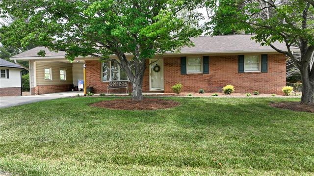 201 Oakwoods Lane, Wilkesboro, NC 28697