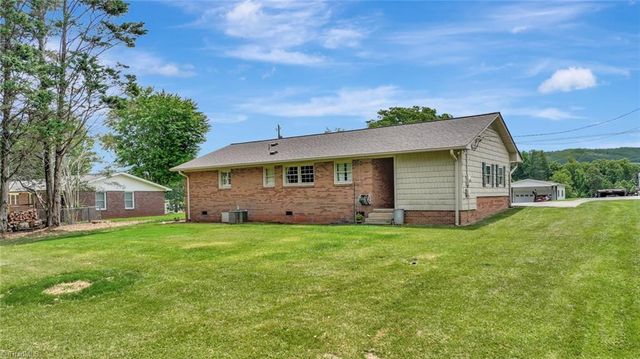 201 Oakwoods Lane, Wilkesboro, NC 28697