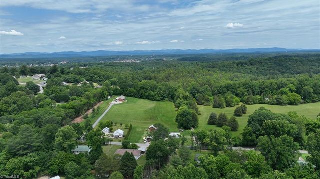 201 Oakwoods Lane, Wilkesboro, NC 28697