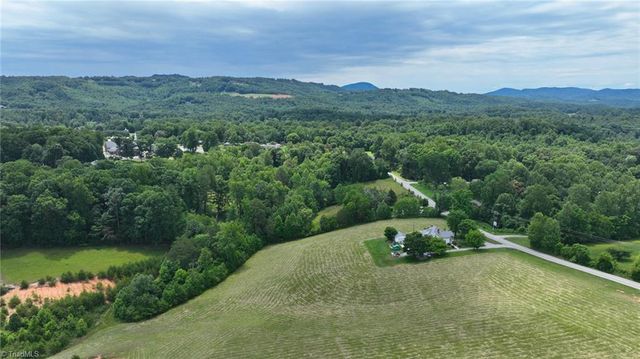 201 Oakwoods Lane, Wilkesboro, NC 28697