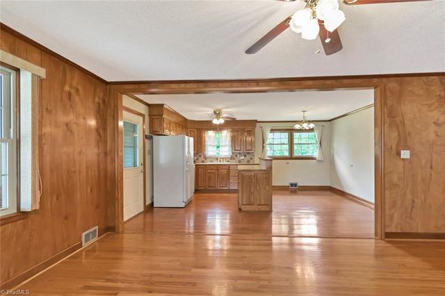 201 Oakwoods Lane, Wilkesboro, NC 28697