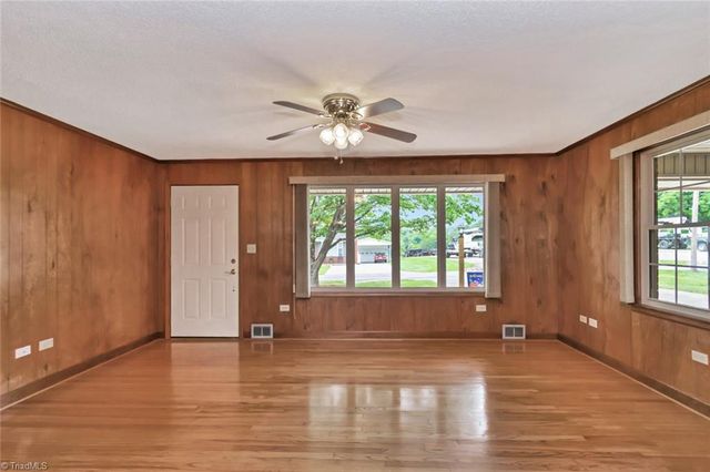 201 Oakwoods Lane, Wilkesboro, NC 28697