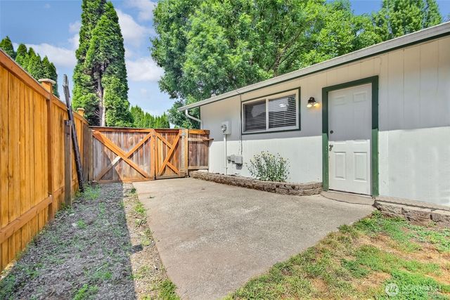 524 Brown Street SE, Orting, WA 98360