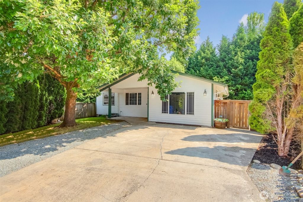 524 Brown Street SE, Orting, WA 98360