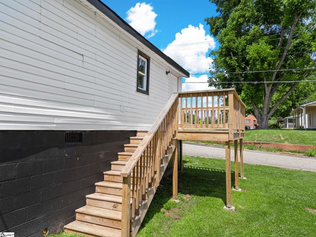 605 Gray Street, Woodruff, SC 29388
