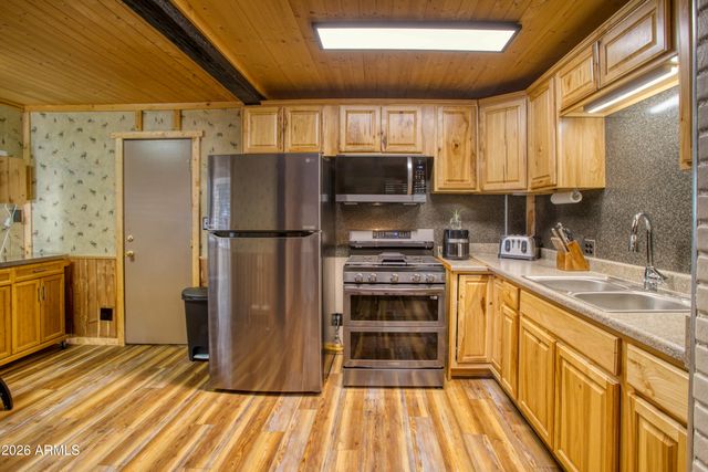 2233 Oakwood Drive, Lakeside, AZ 85929