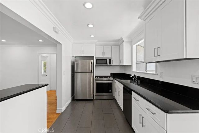 14625 Moorpark Street, Sherman Oaks, CA 91403
