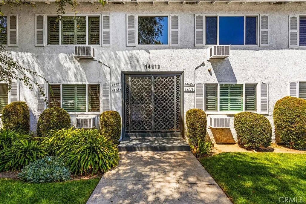 14625 Moorpark Street, Sherman Oaks, CA 91403
