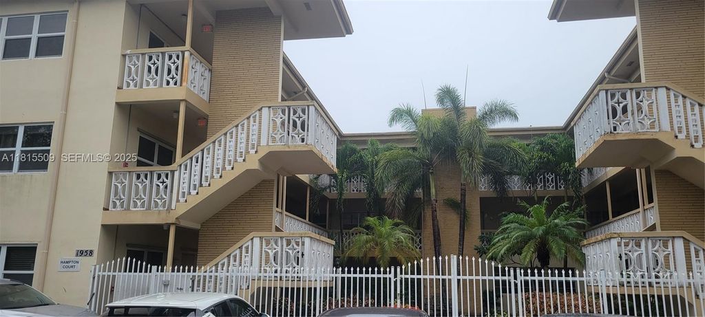 1958 Monroe Street 107, Hollywood, FL 33020