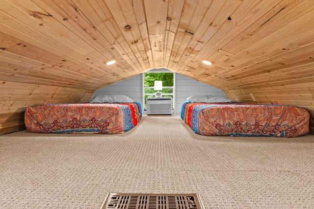 90 Railroad Lock Loop, Beattyville, KY 41311