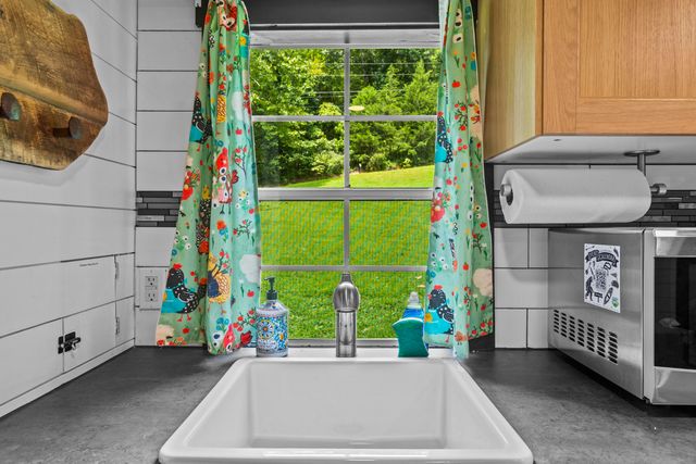 90 Railroad Lock Loop, Beattyville, KY 41311