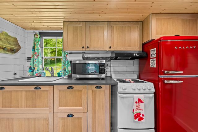 90 Railroad Lock Loop, Beattyville, KY 41311