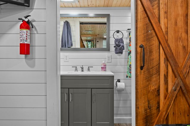 90 Railroad Lock Loop, Beattyville, KY 41311