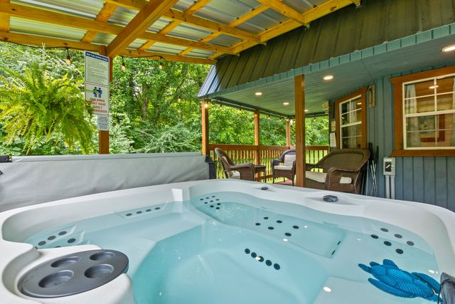 90 Railroad Lock Loop, Beattyville, KY 41311