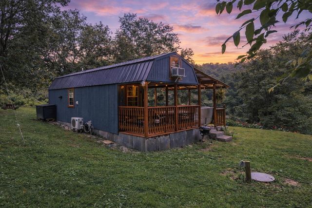 90 Railroad Lock Loop, Beattyville, KY 41311