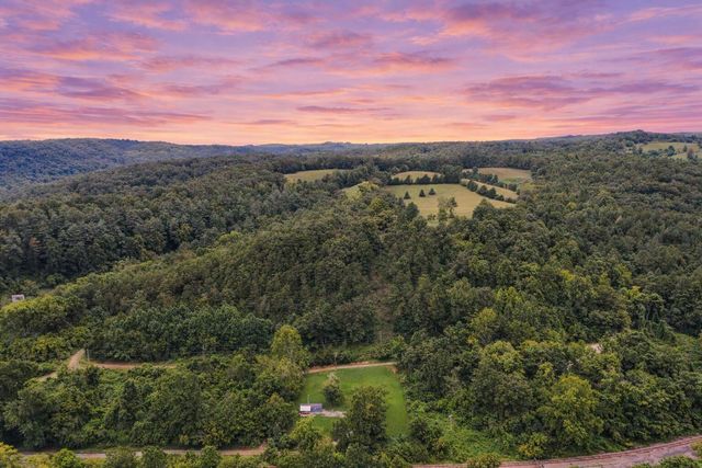 90 Railroad Lock Loop, Beattyville, KY 41311