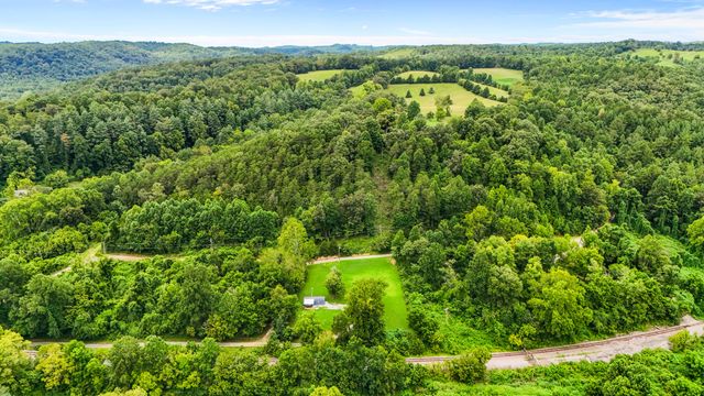 90 Railroad Lock Loop, Beattyville, KY 41311